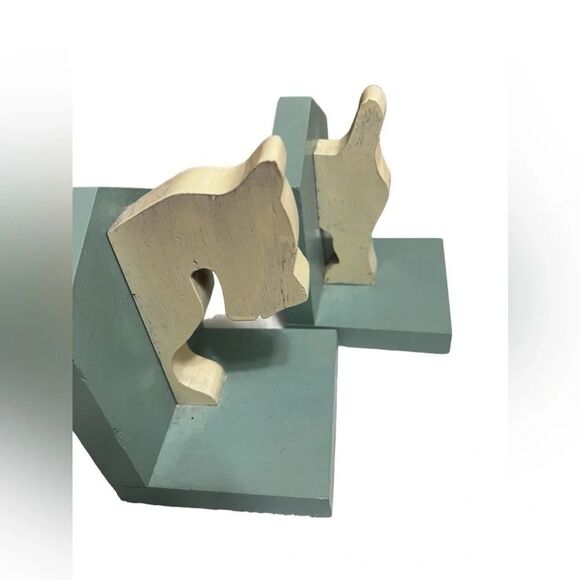 Vintage Wood
Scottie schnauzer blue and white hand painted book ends - Picture 6 of 10